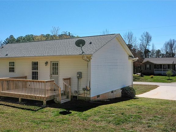 3rd image of 102 Roderick Dr