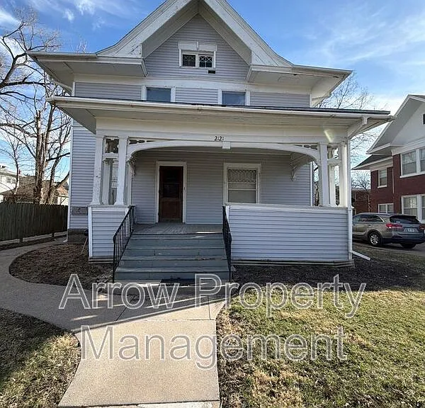 2121 Washington St #4 — Photo 9