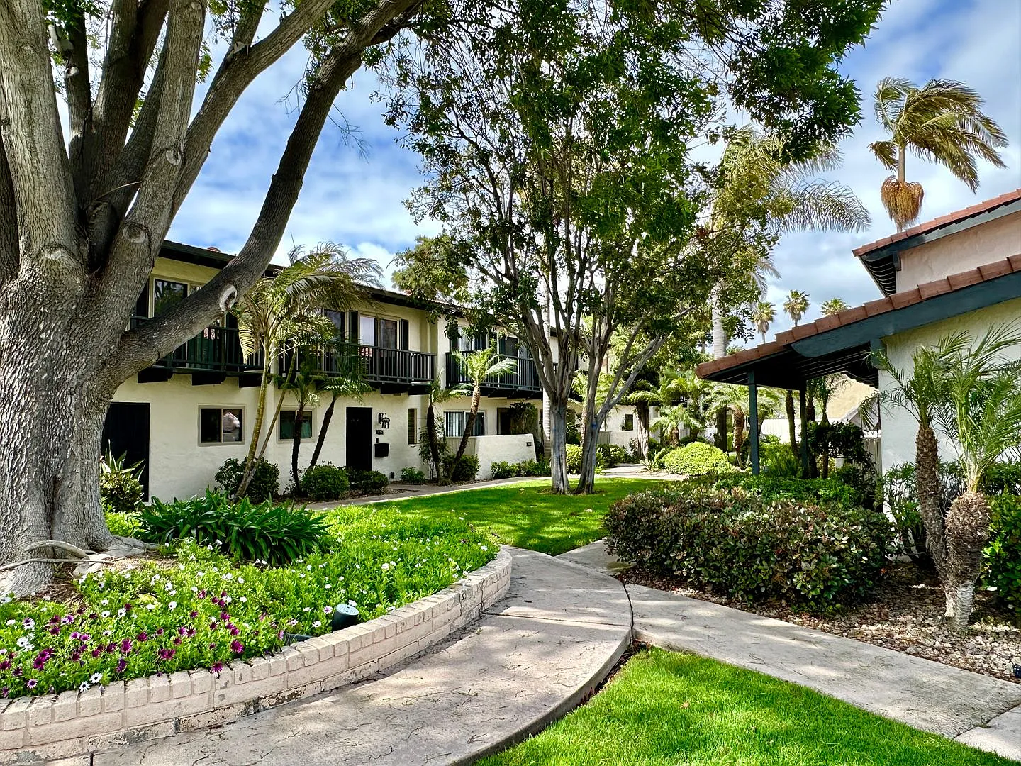 Spacious, Upgraded, 3 Bedroom 2.5 Bath Condo with Private Hot Tub in Point Loma — Photo 2