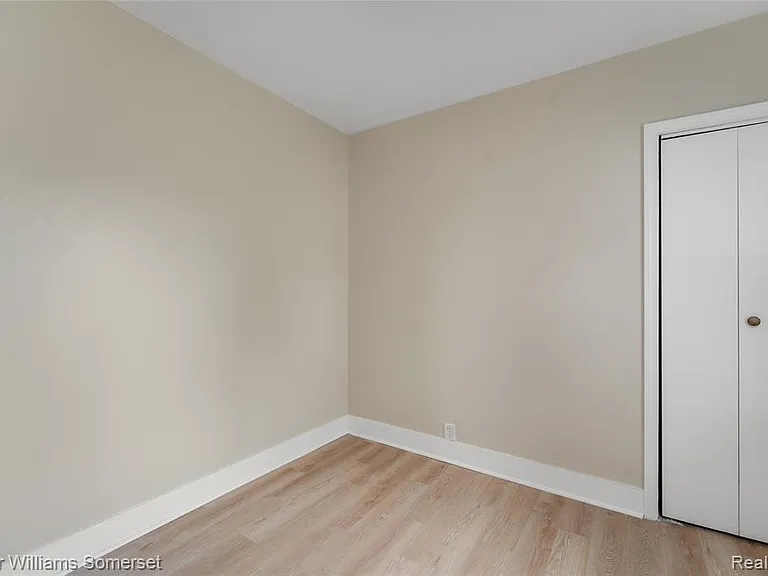 24646 Tuscany Ave — Photo 9