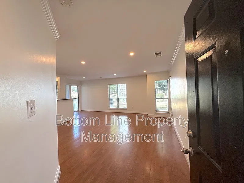 2 bed, 2.0 bath, 956 sqft, $1,695 — Photo 3