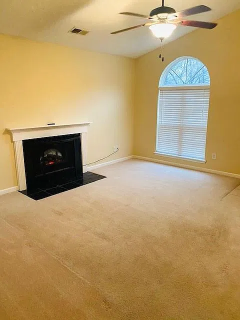 3 bed, 1050 sqft, $1,695 — Photo 3