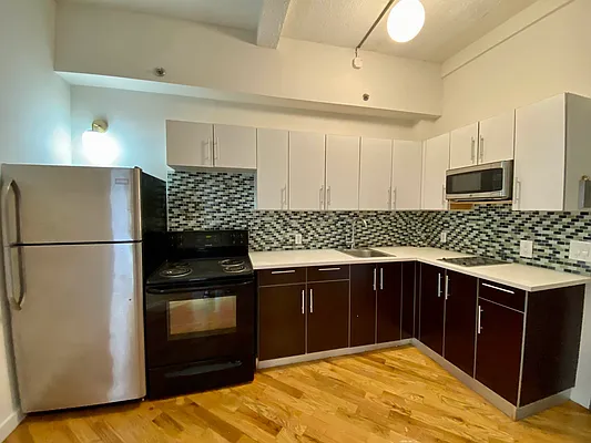 Rented by City Connections Realty | media 8