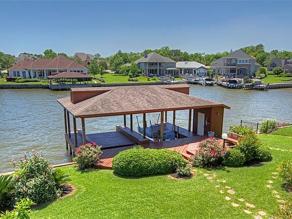 4th image of 243 Sarasota Cir S