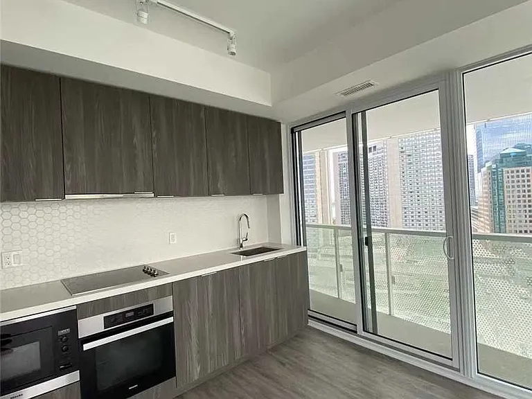 15 Queens Quay St E #1607 — Photo 8