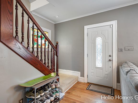 4th image of 450 Kenwood St NE
