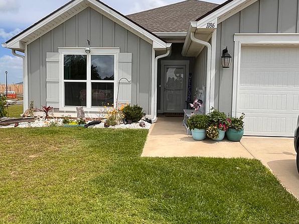 1186 Hayward Loop
