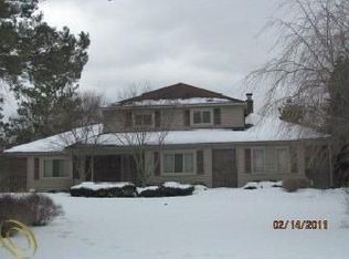 2029 Golfcrest Dr, Commerce Township, MI