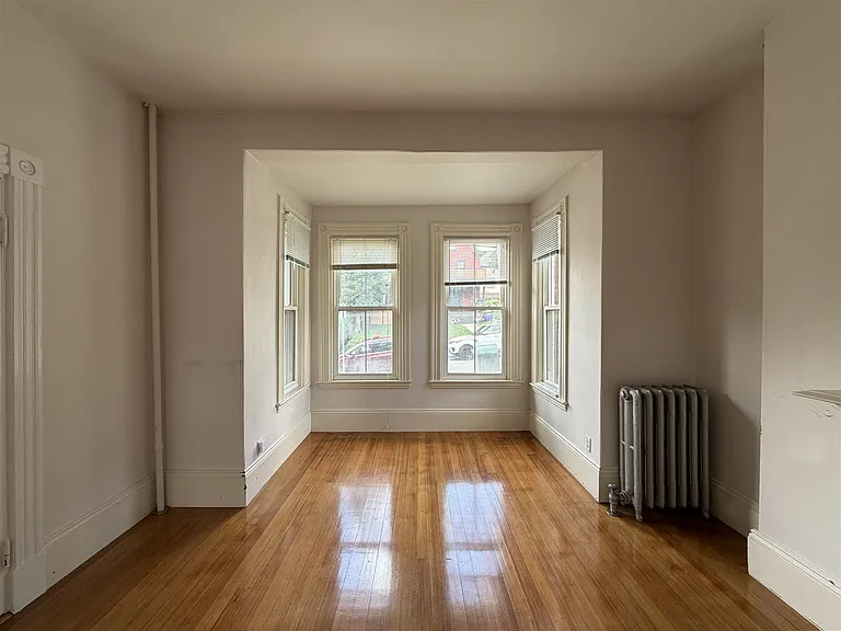 43 Laurel St #1 — Photo 4