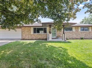 909 Hampton Rd, Washington, IL 61571