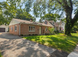 827 N Walnut Ave, Arlington Heights, IL 60004