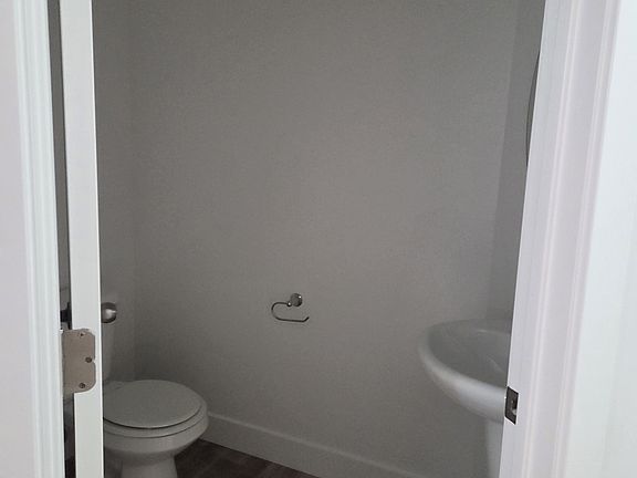 5th image of 253 N Eaglewood Dr