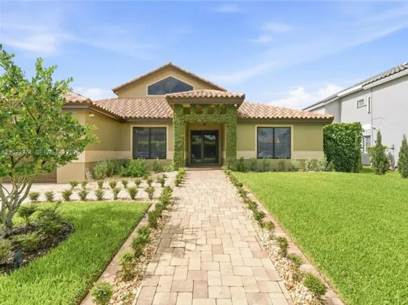 19920 NW 9th Dr, Pembroke Pines, FL 33029