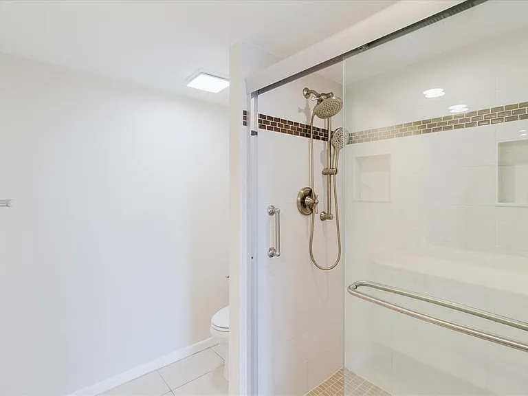 100 Oakmont Ln #507 — Photo 29