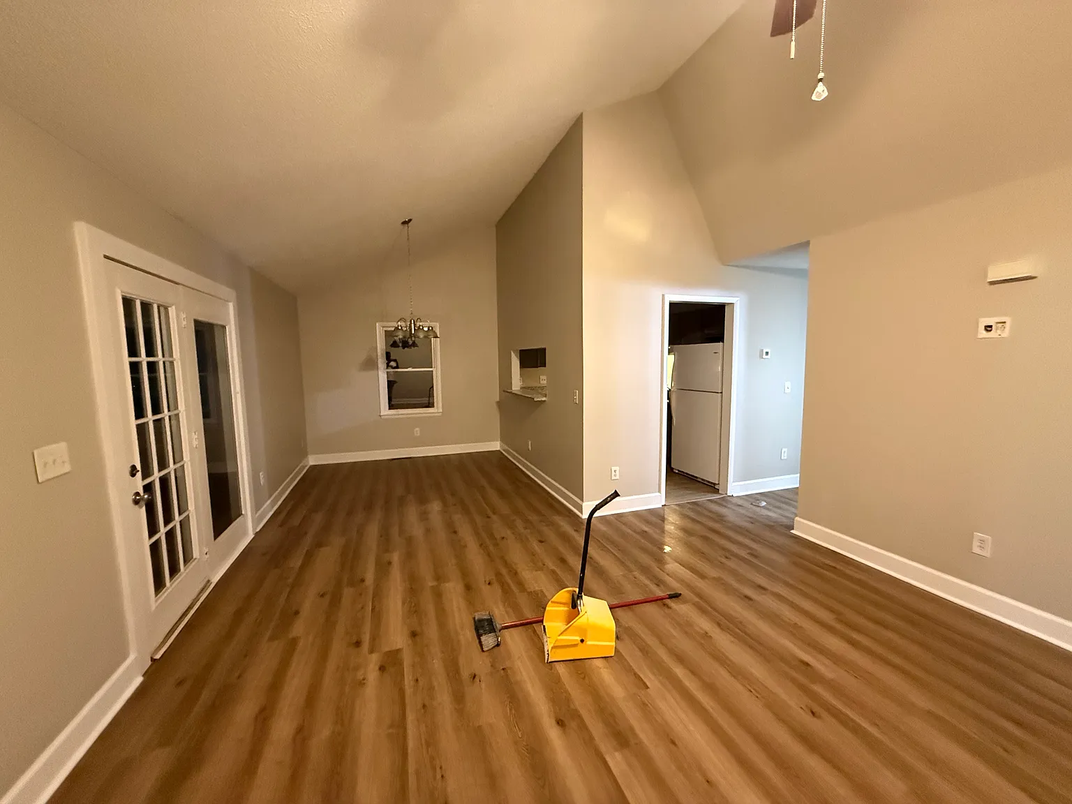 3 bed, 1049 sqft, $1,920 — Photo 3