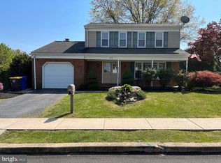 910 Center Rd, Womelsdorf, PA 19567