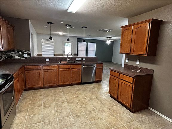2nd image of 2027 Lake Trail Dr