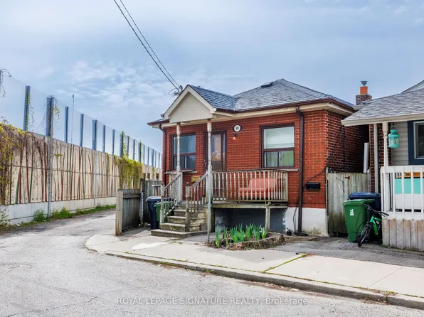 69 Nickle St, Toronto, ON M6M 2H7
