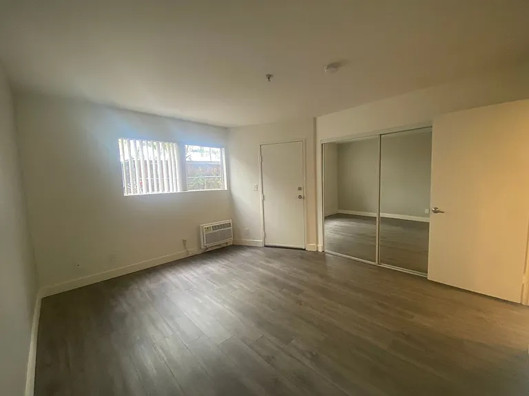Rodeo Apartments — Photo 13
