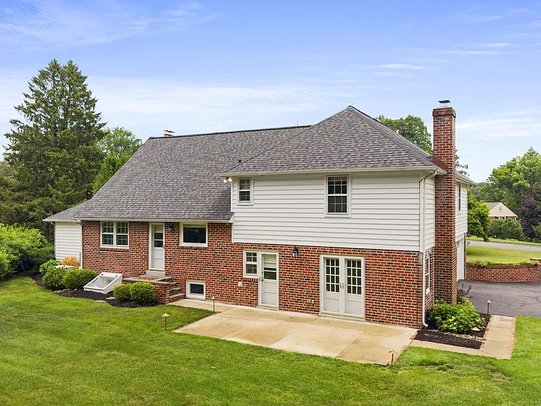 1026 Waltham Rd — Photo 33