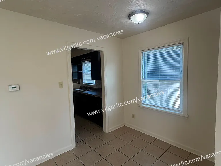 727 Mount St — Photo 10