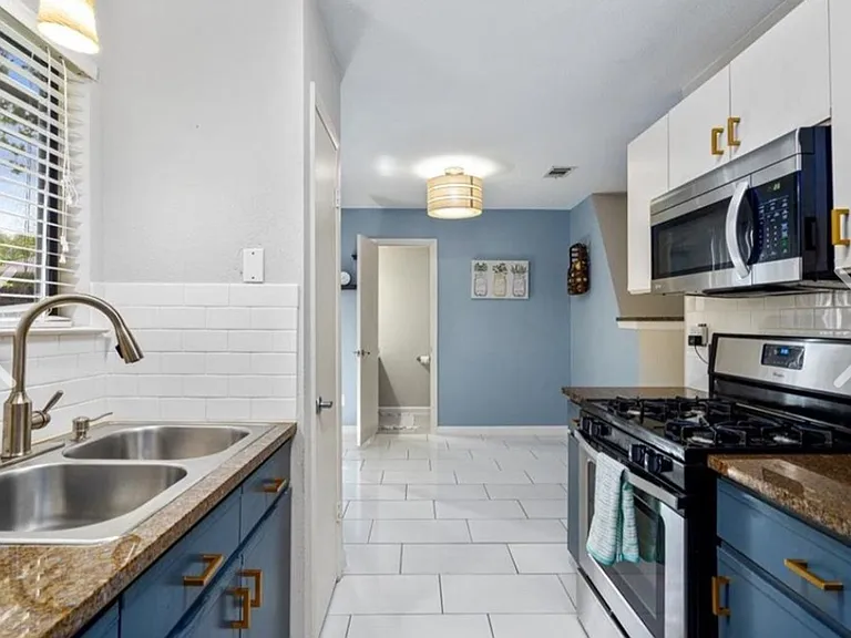 1009 Markham Ln #A — Photo 9