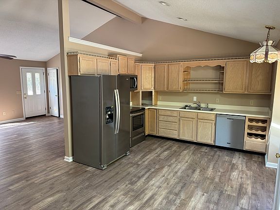 3rd image of 4915 Hunter Village Dr