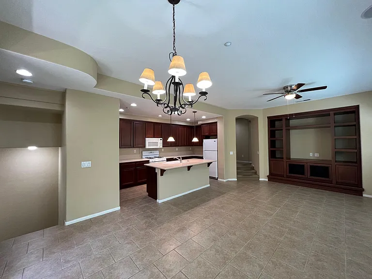 637 Kellogg St — Photo 11