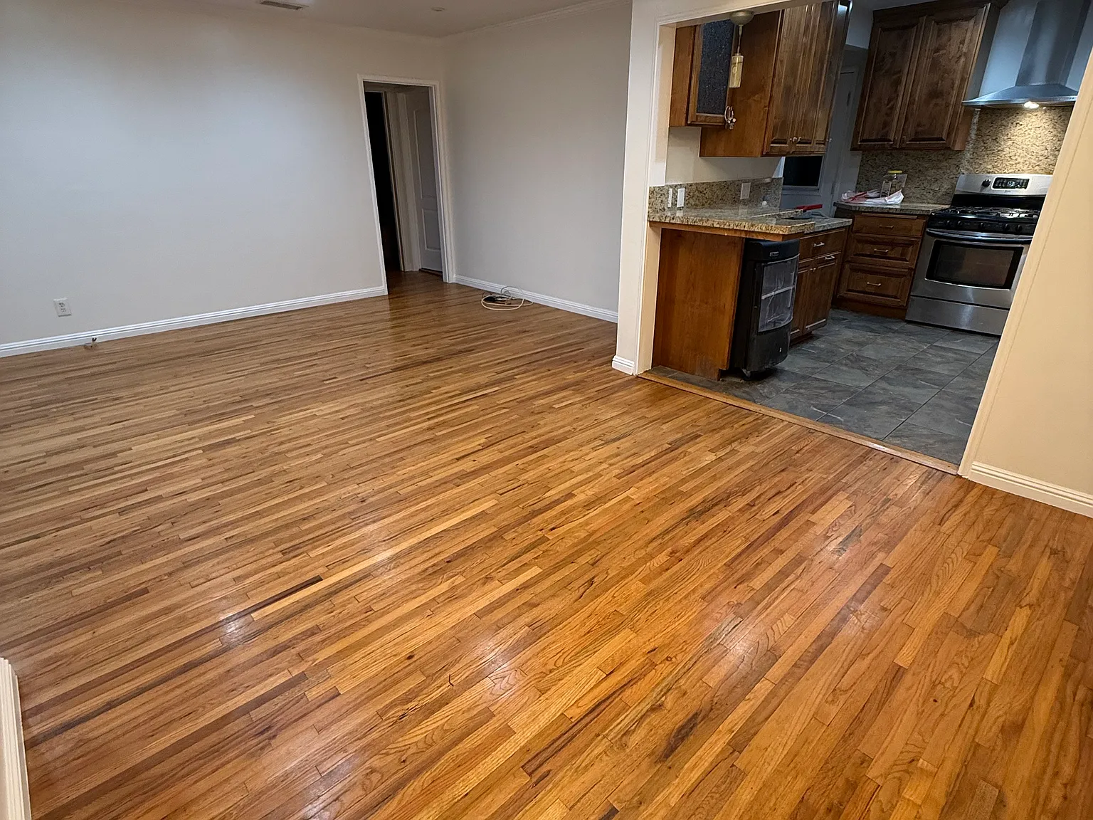 2 bed, 930 sqft, $4,200 — Photo 4