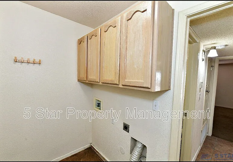 6372 Franklin Ridge Dr — Photo 40