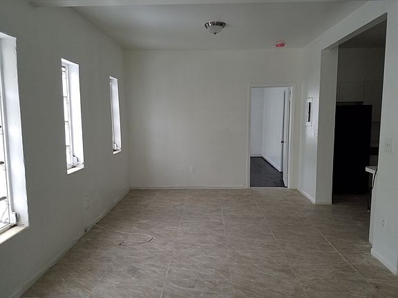 4th image of 1350 Euclid Ave #11