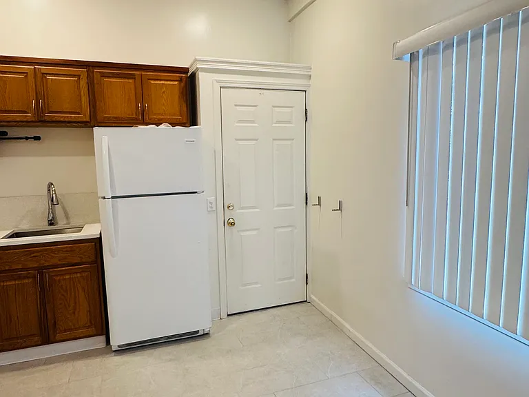 22840 Willamette Dr #5 — Photo 2
