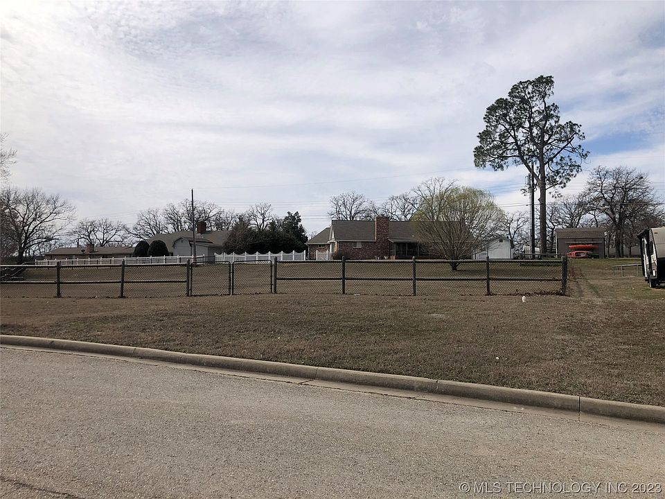 2nd image of 1480 Mabelle Dr