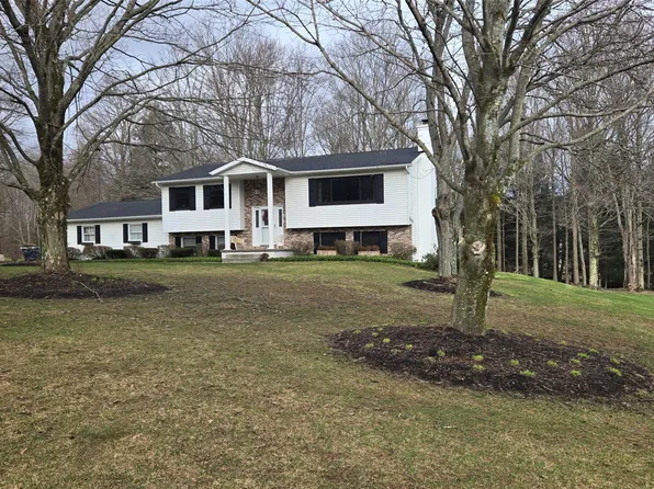 131 Zwilling Rd W, Erie, PA 16509