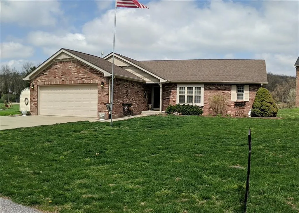 2060 Deer Lake Dr photo 1