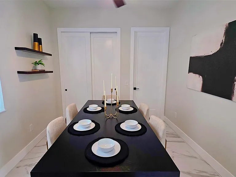 1156 Cocoanut Ave — Photo 25