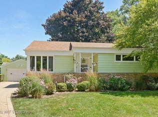 1117 N Pine Ct, Arlington Heights, IL 60004