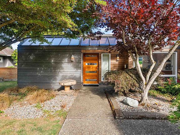 2nd image of 894 Eden Cres