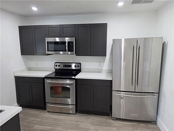 4th image of 4616 SW 33rd Ave