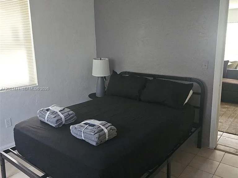 615 NE 4th St #1 — Photo 3