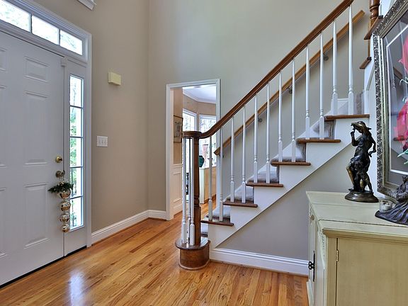 3rd image of 520 Stablegate Dr