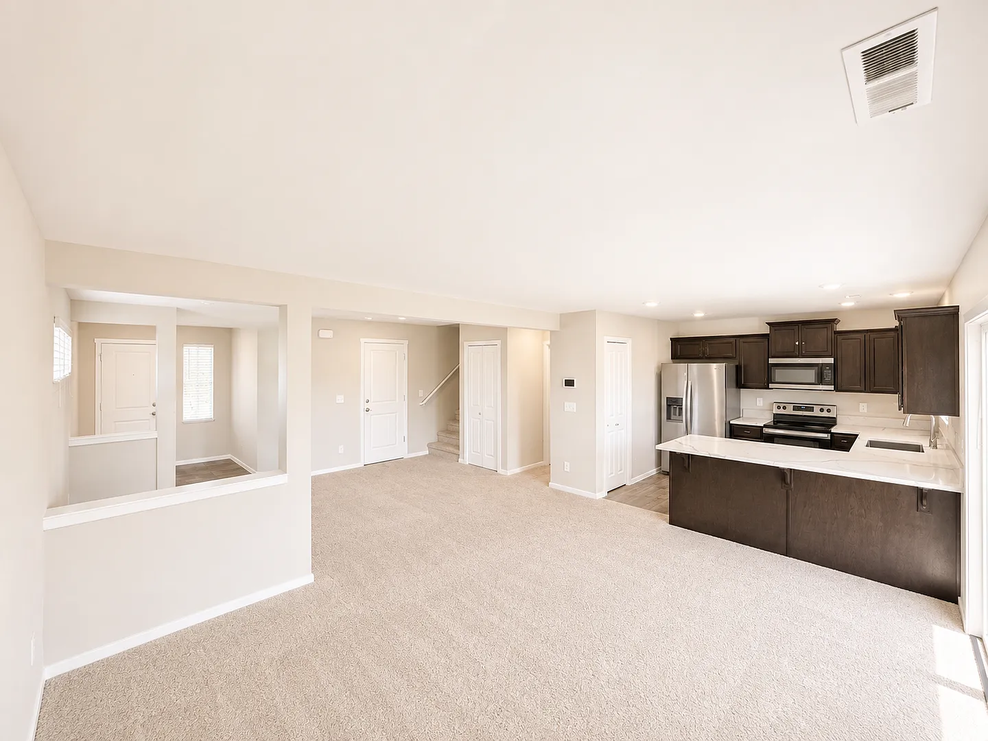 Puyallup - Beautiful 4 bedroom, 2.5 bath home! Available Now! — Photo 4