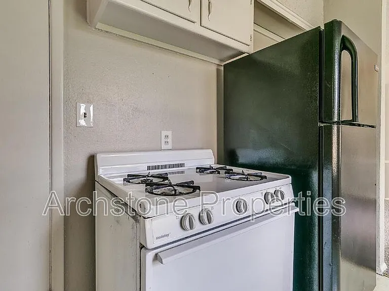 2305 Mustang St — Photo 12