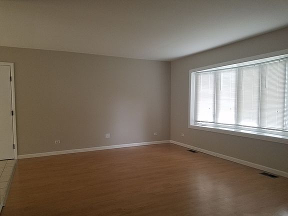 5th image of 690 Armitage Ave