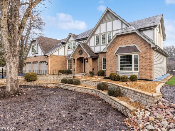 61 Timber Ct, Oak Brook, IL 60523