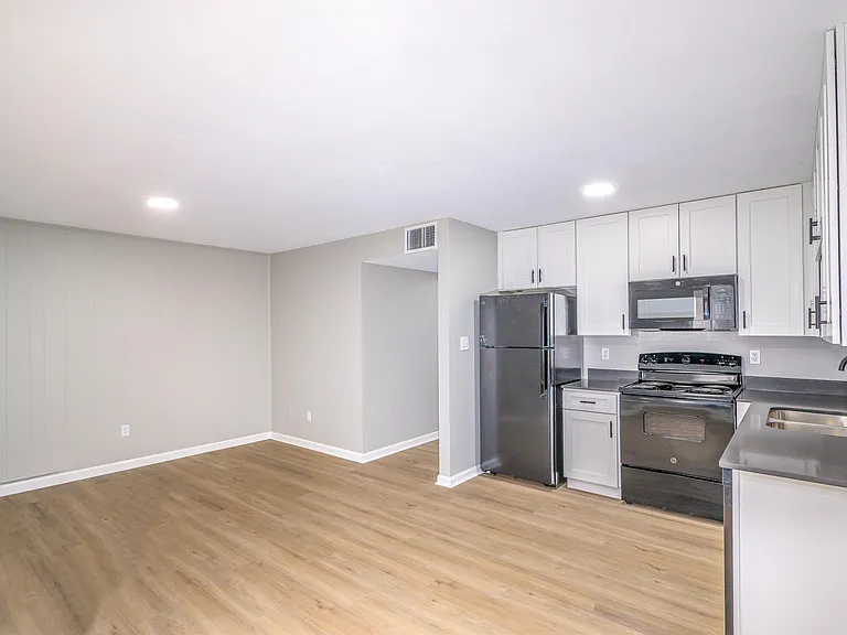 1533 S Bronough St — Photo 4