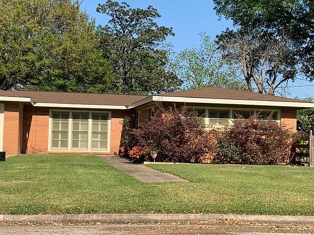 1st image of 1109 Winston Dr