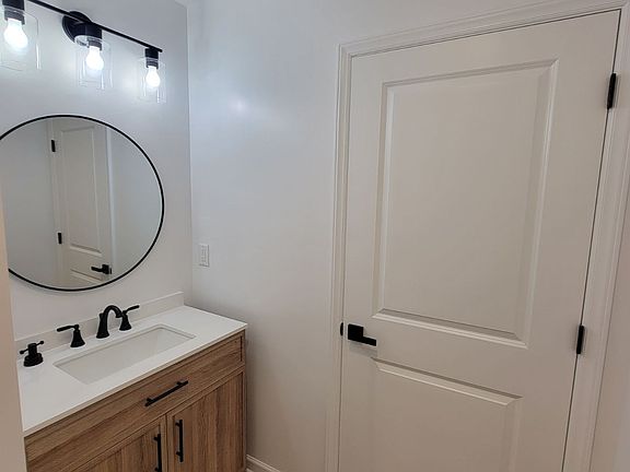 4th image of 167 Park Cir