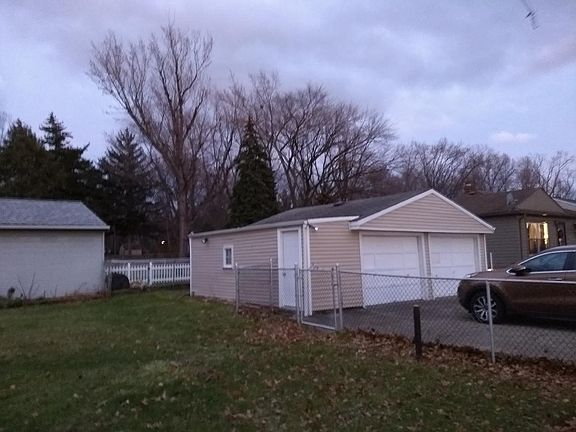 Detached 2 car garage