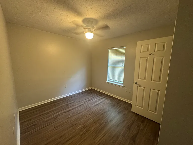 1535 Southern Hills Dr — Photo 6